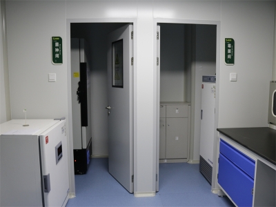 實驗室微生物室潔凈區(qū)、純手工彩鋼板制作、pvc地面、鋼制門