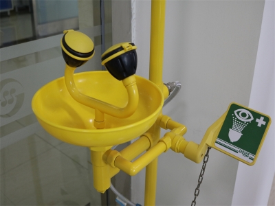 實(shí)驗(yàn)室緊急噴淋器、腳踏式